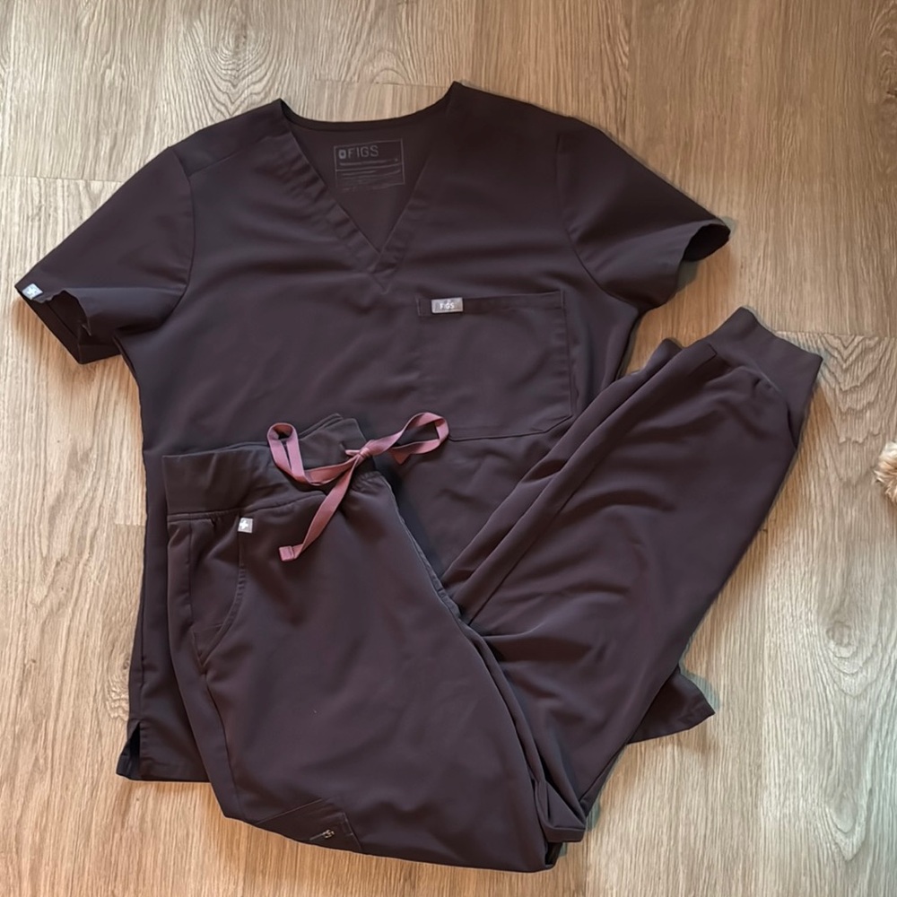 Figs Women's Scrub Set - Dark Brown